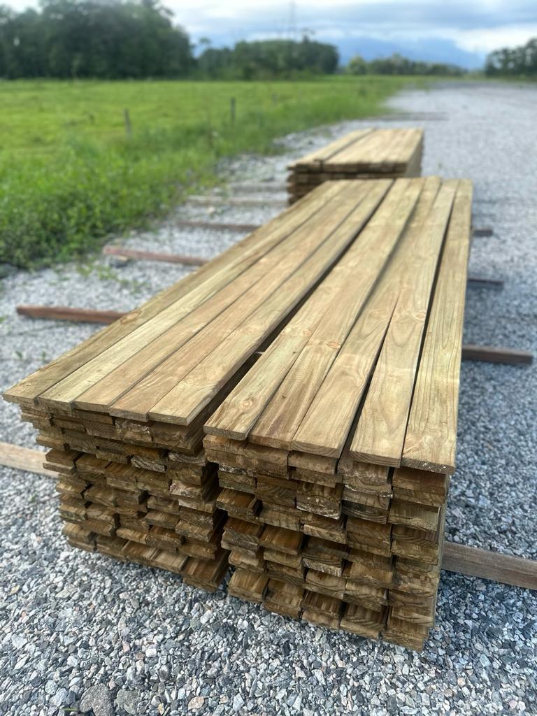 Deck de pinus tratado